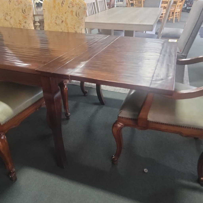 TABLE W/ 2 EXT AND 8 CHAIRS MLH