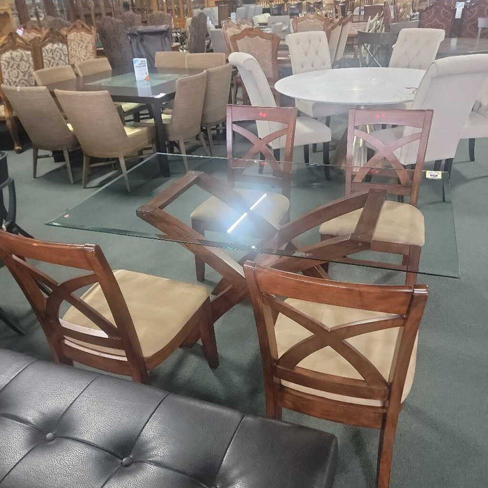 TABLE WITH 4 CHAIRS LCH