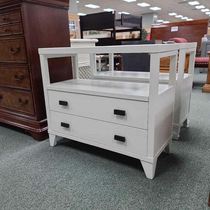 WHITE NIGHTSTAND BKH