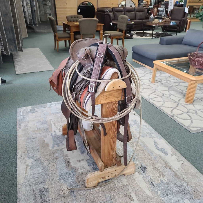 SADDLE DECOR WITH STAND LMH