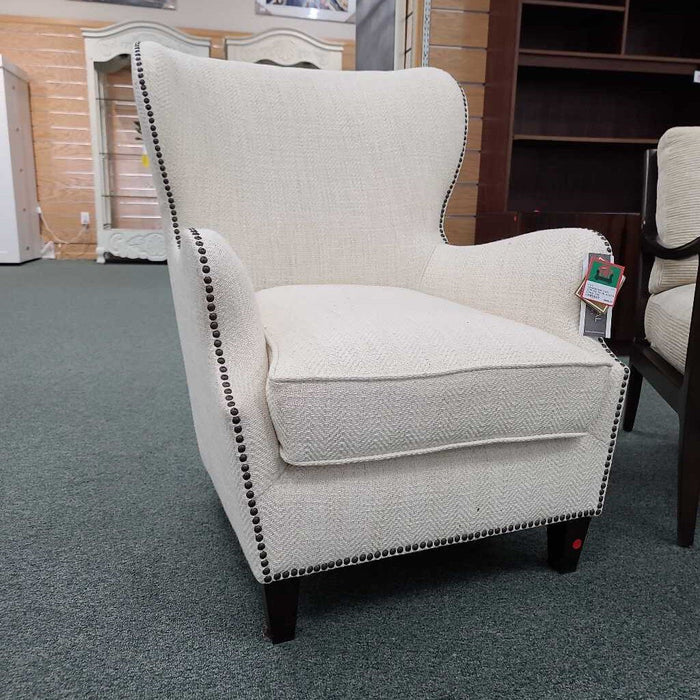 TAN CURVED BACK ACCENT CHAIR ASH