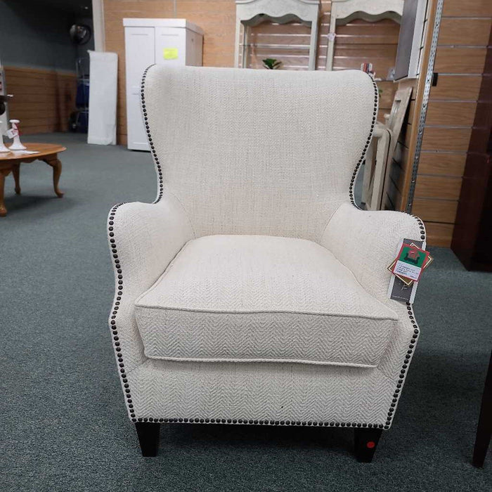 TAN CURVED BACK ACCENT CHAIR ASH