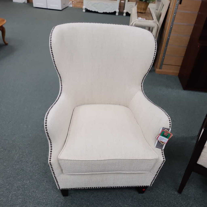 TAN CURVED BACK ACCENT CHAIR ASH