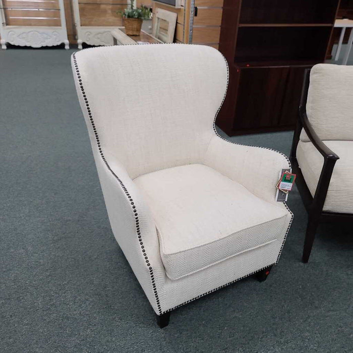 TAN CURVED BACK ACCENT CHAIR ASH