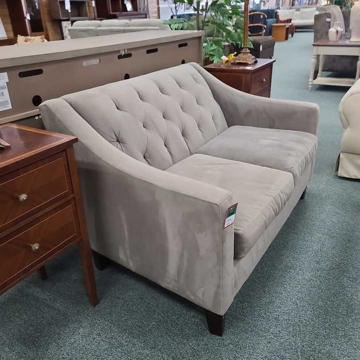 LOVESEAT BKH