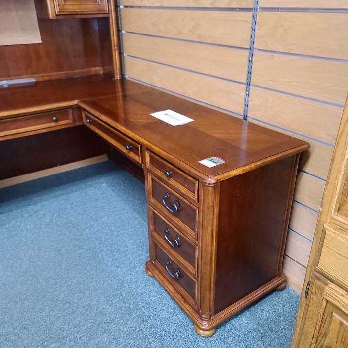 FLEXSTEEL L SHAPED DESK WITH HUTCH CLH