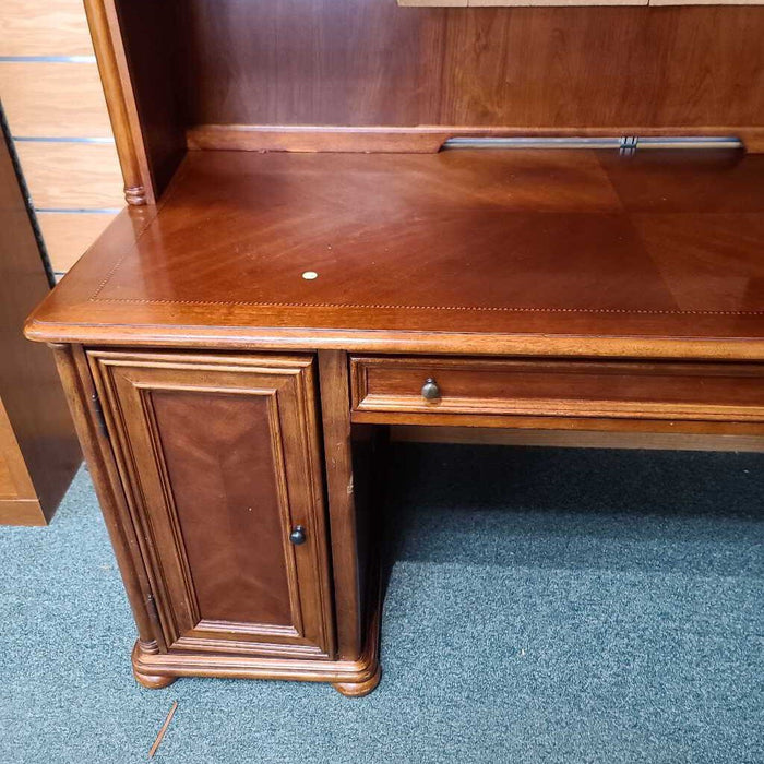 FLEXSTEEL L SHAPED DESK WITH HUTCH CLH