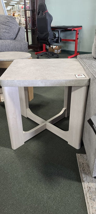 GARNILLY END TABLE